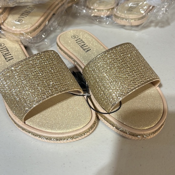 Glitter Slides Women’s Spa Sandals Gold W/Sparkle Trim
Multiple Sizes Available - Picture 7 of 8